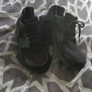 Black Nike Huarache